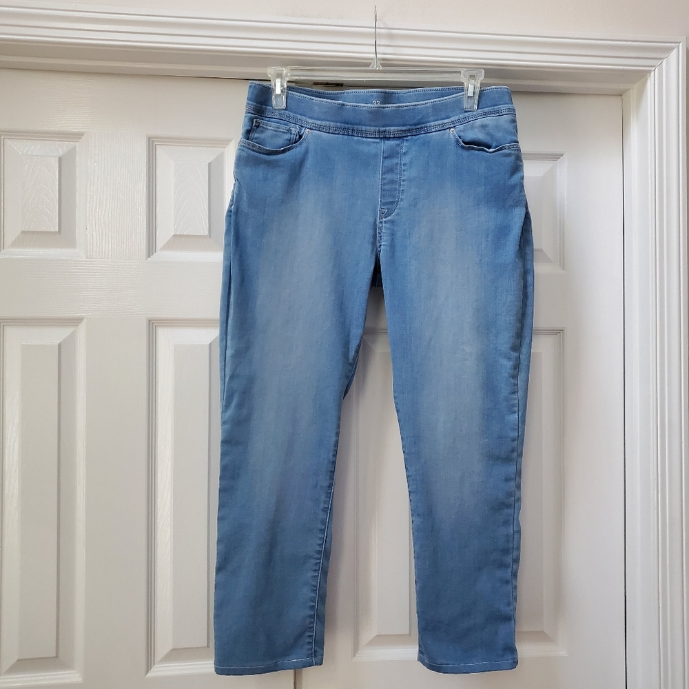Levi's Light Wash Capri Jeans 33